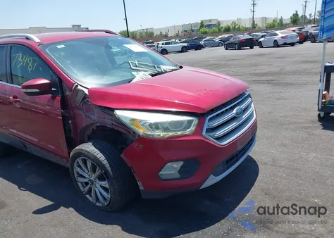 2017 Ford Escape Titanium z USA, uszkodzony, nr VIN 1FMCU0J9XHUB30897